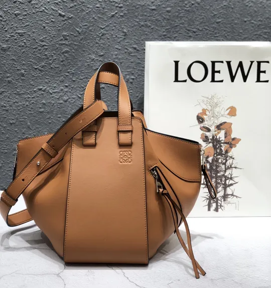 ロエベ「Loewe」Hammock Compact cow leather ハンドバッグ