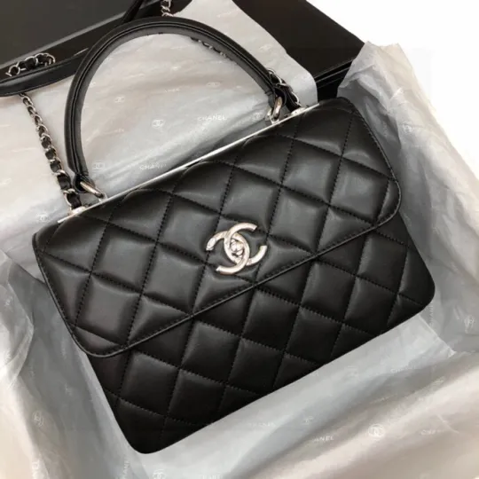 シャネル「Chanel」トリプルホールド サンドイッチバッグ