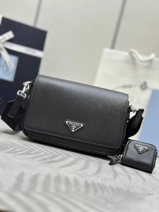 プラダ「Prada」サフィアーノ レザー フラップ ショルダーバッグ