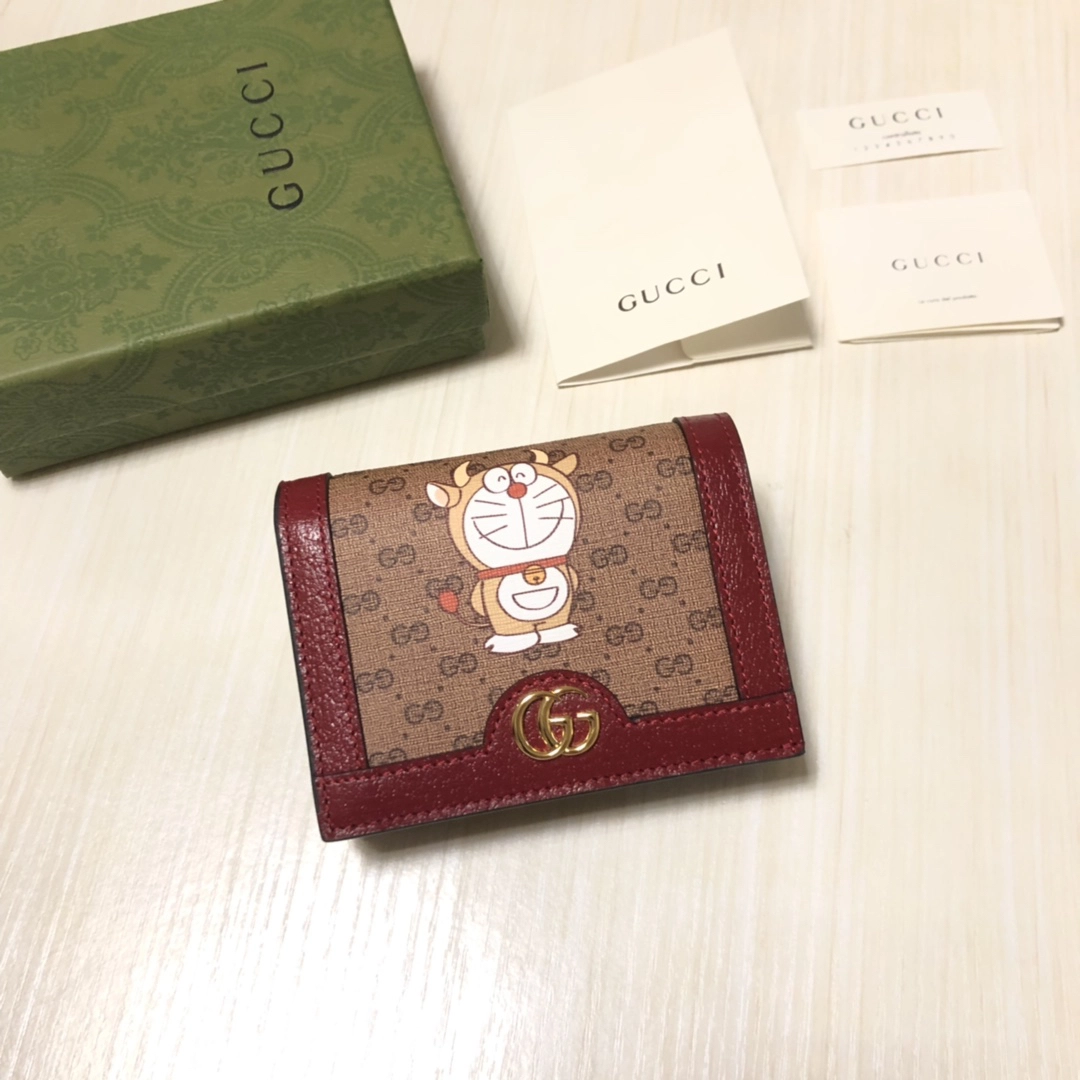 グッチ「Gucci」グッチ x ドラえもん「Doraemon」カードケース 「コイン&紙幣入れ付き」