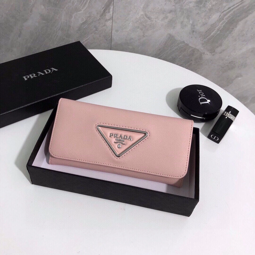 プラダ「Prada」サフィアーノレザー二つ折り財布
