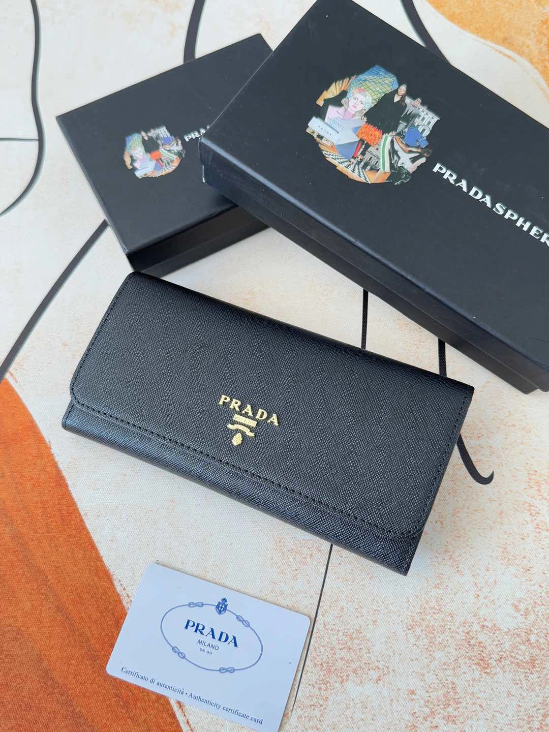 プラダ「PRADA」 サフィアーノレザー 財布 ネイビー