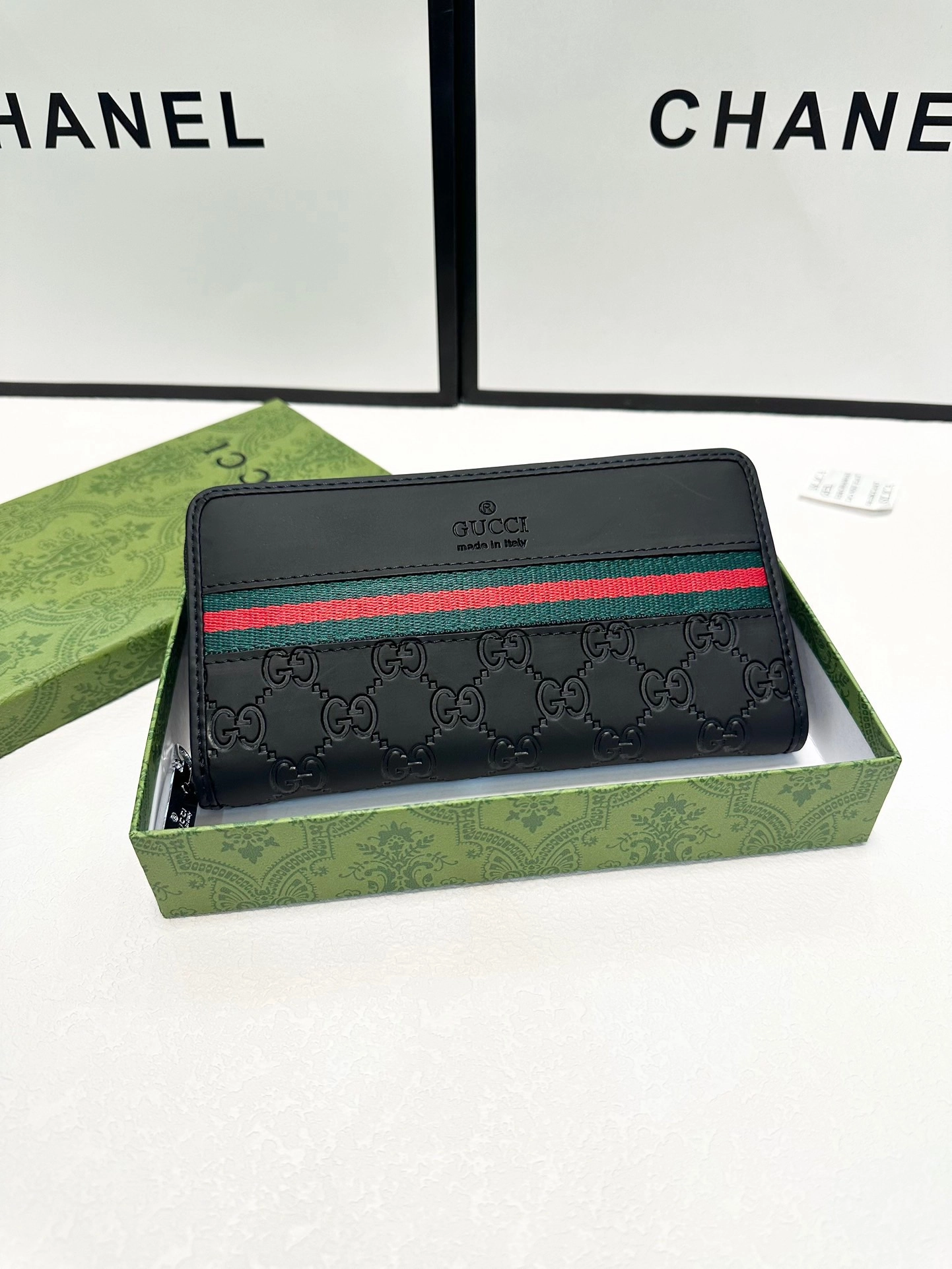 グッチ「Gucci」シグネチャー レザー ウェブ ジップアラウンドウォレット