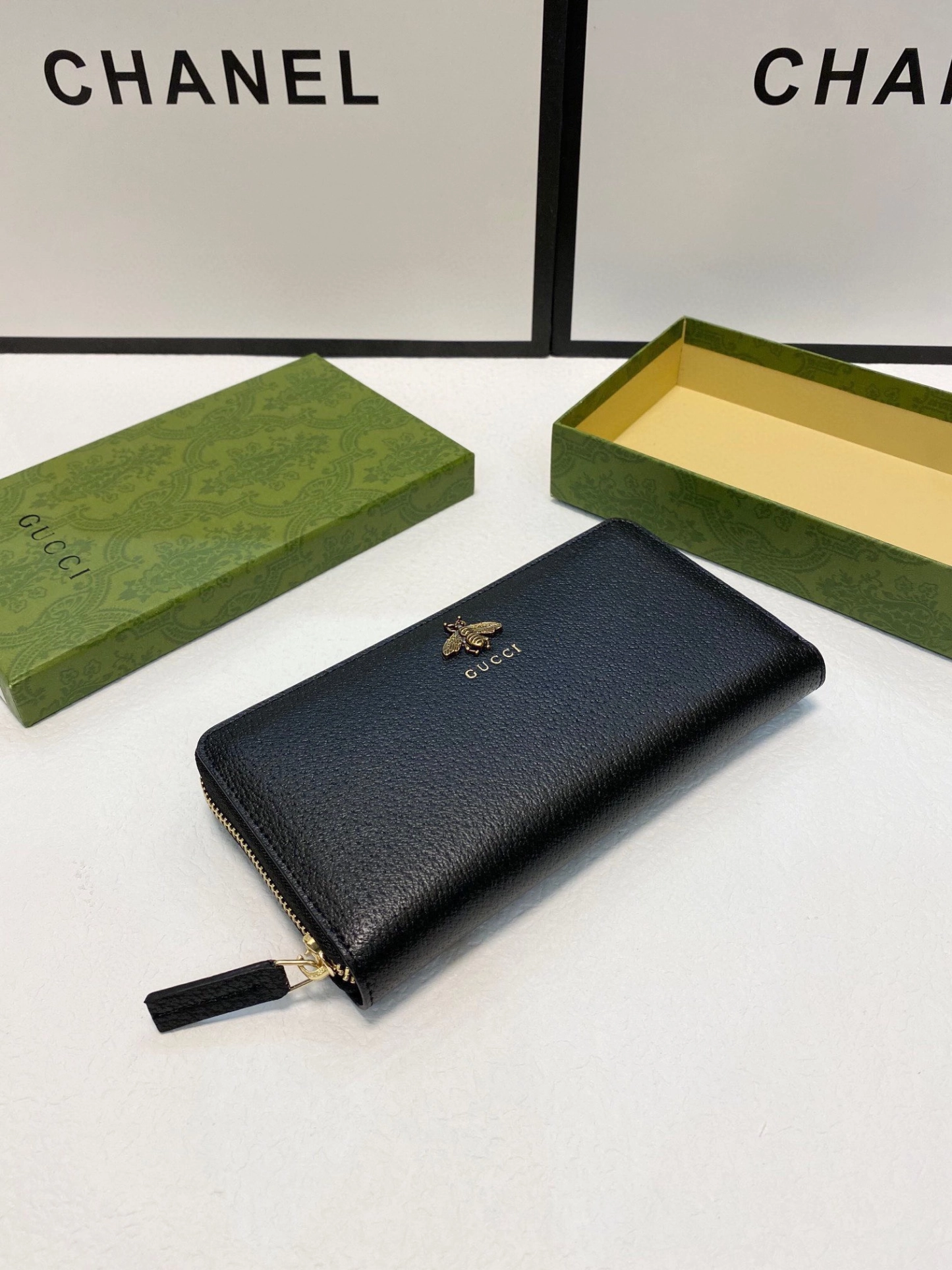 グッチ「Gucci」シグネチャー レザー ウェブ ジップアラウンドウォレット