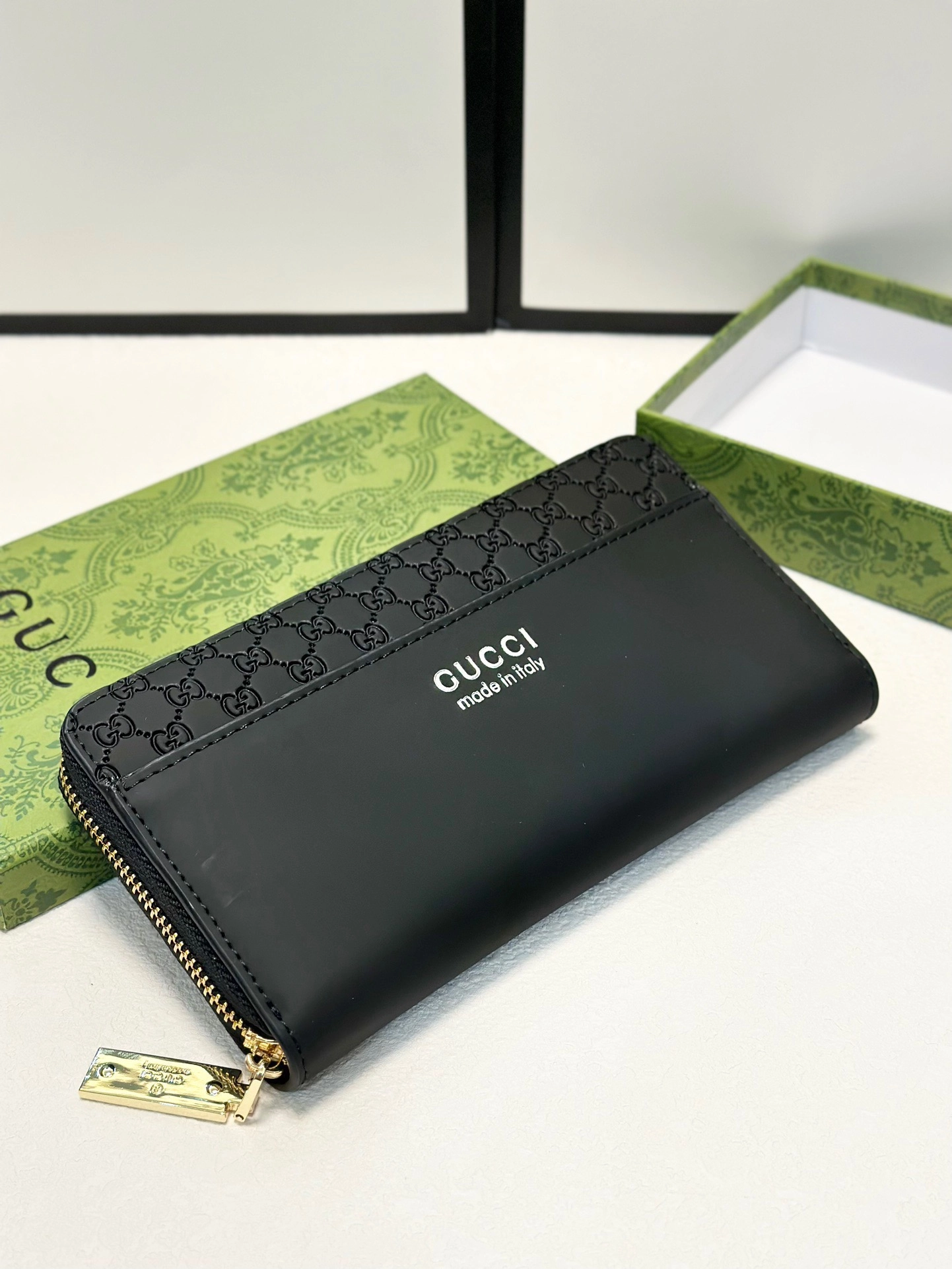 グッチ「Gucci」シグネチャー レザー ウェブ ジップアラウンドウォレット