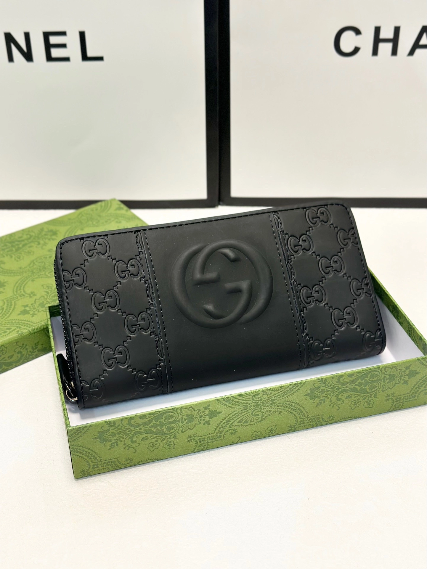 グッチ「Gucci」シグネチャー レザー ウェブ ジップアラウンドウォレット