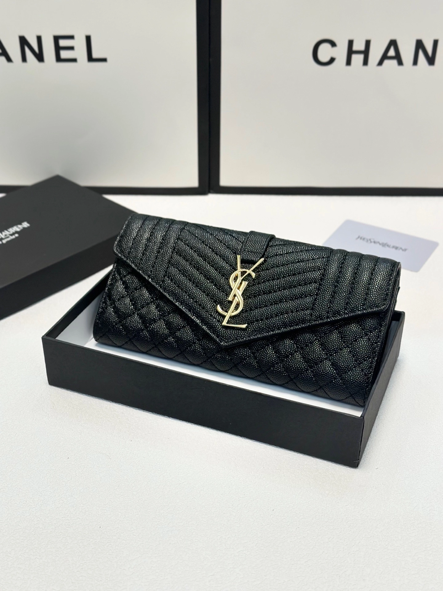 サンローラン「Saint Laurent」キャビアエンベロープフラップバッグ