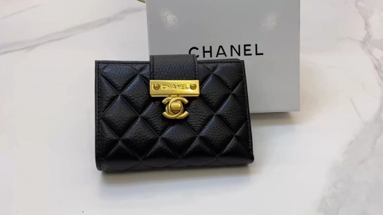 シャネル「Chanel」 牛革 ショートウォレット