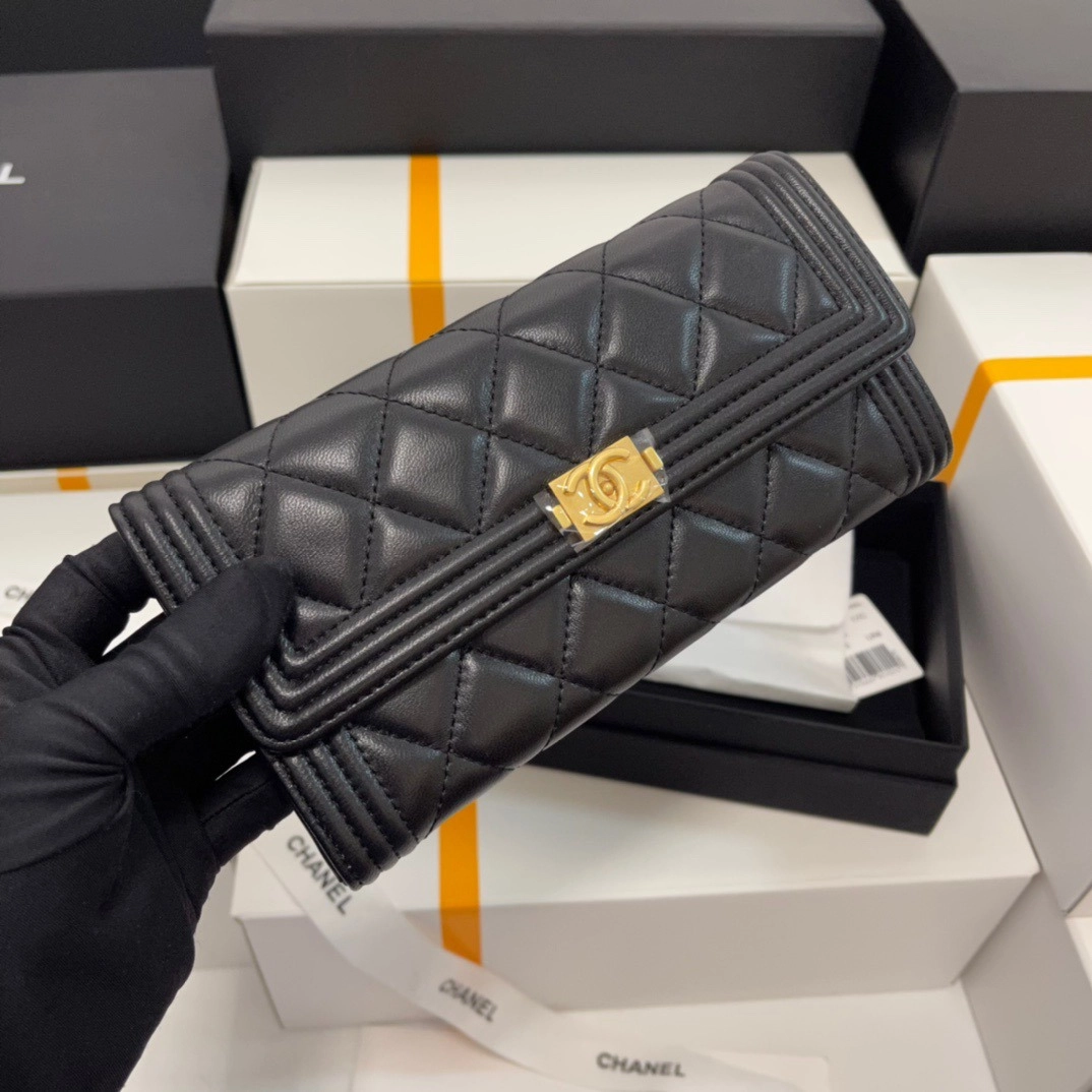シャネル「Chanel」 ラムスキン フラップ ウォレット 財布