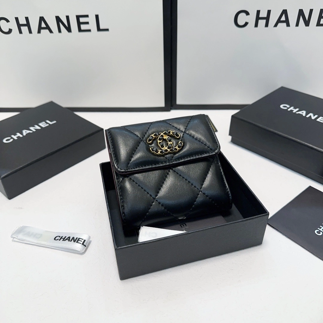 シャネル「Chanel」 ラムスキン フラップ ウォレット 財布