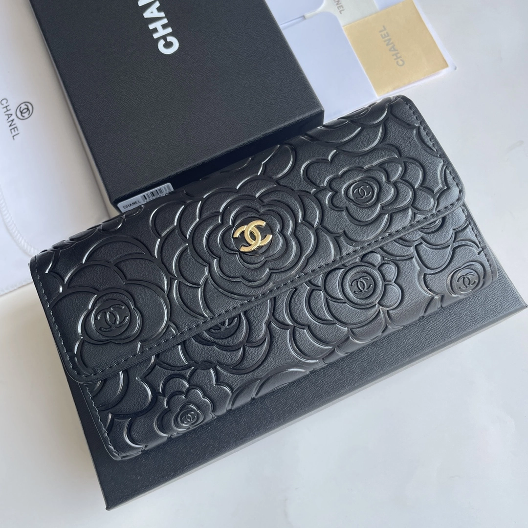 シャネル「Chanel」二つ折りレザーウォレット