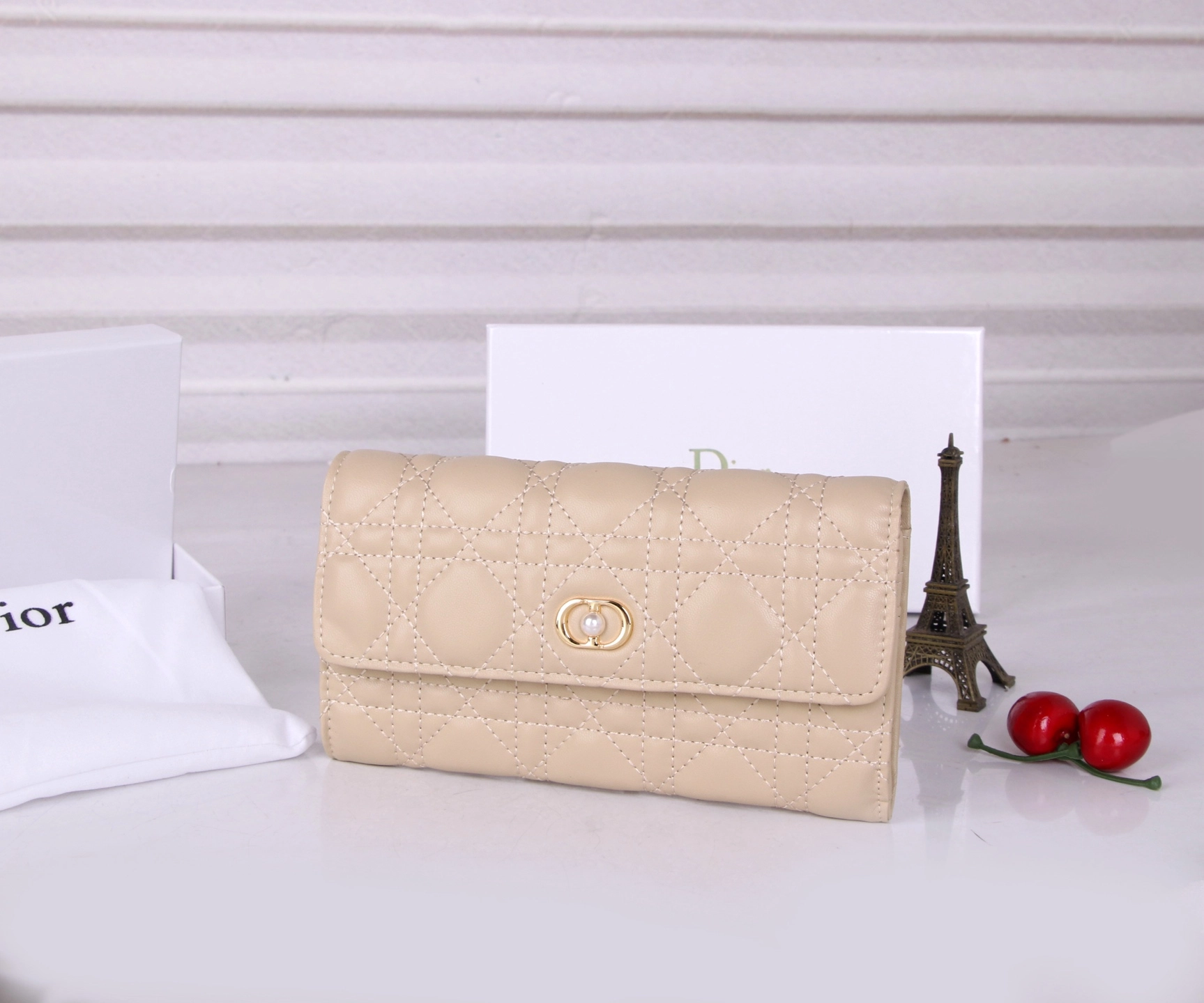 ディオール Lady Dior Voyageur ウォレット