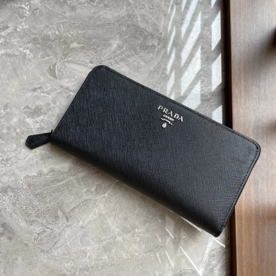 プラダ「PRADA」サフィアーノレザー 財布