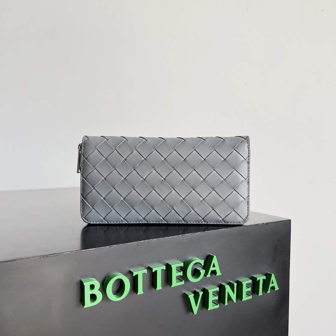 ボッテガ?ヴェネタ「Bottega Veneta」 カセット ロングウォレット