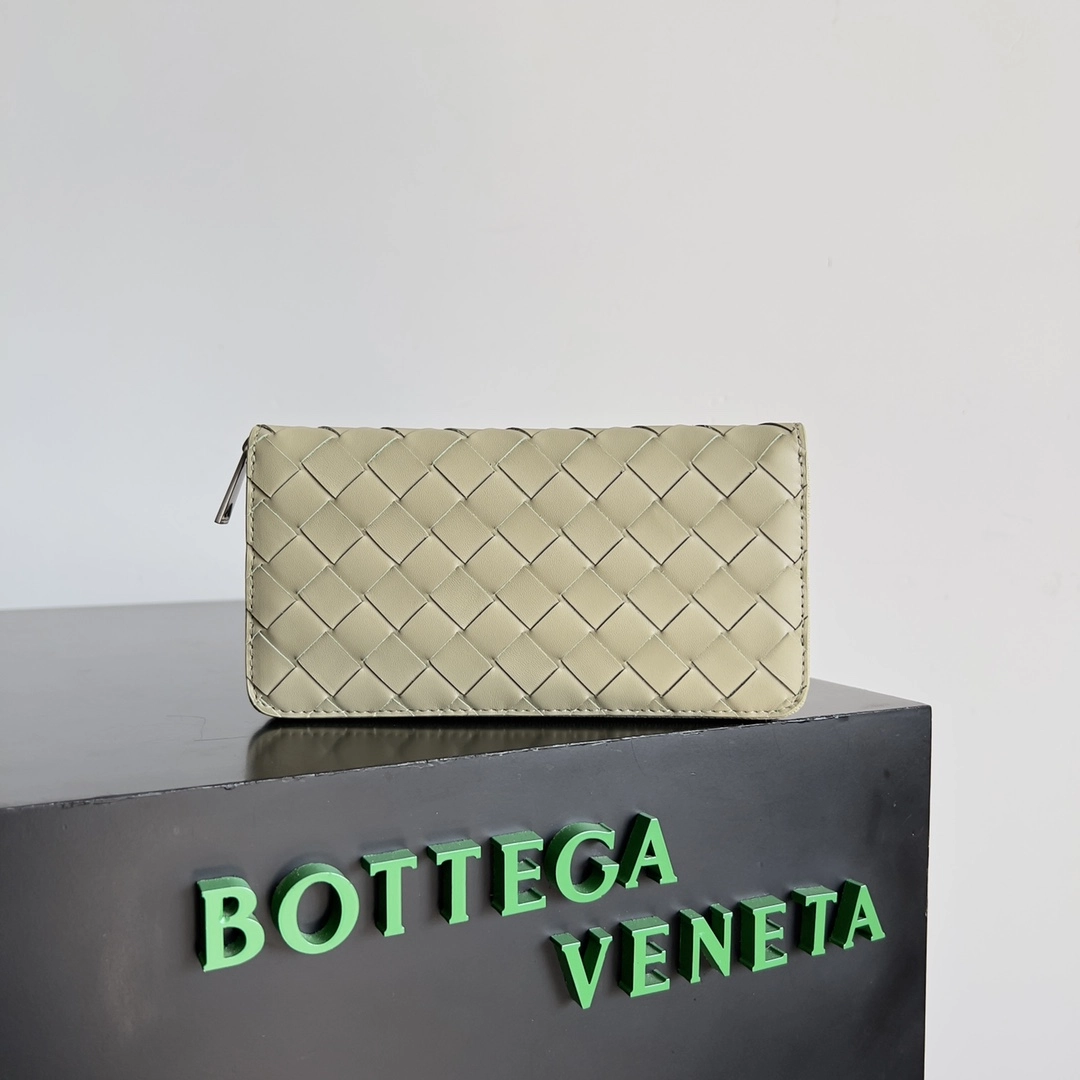 ボッテガ?ヴェネタ「Bottega Veneta」 カセット ロングウォレット