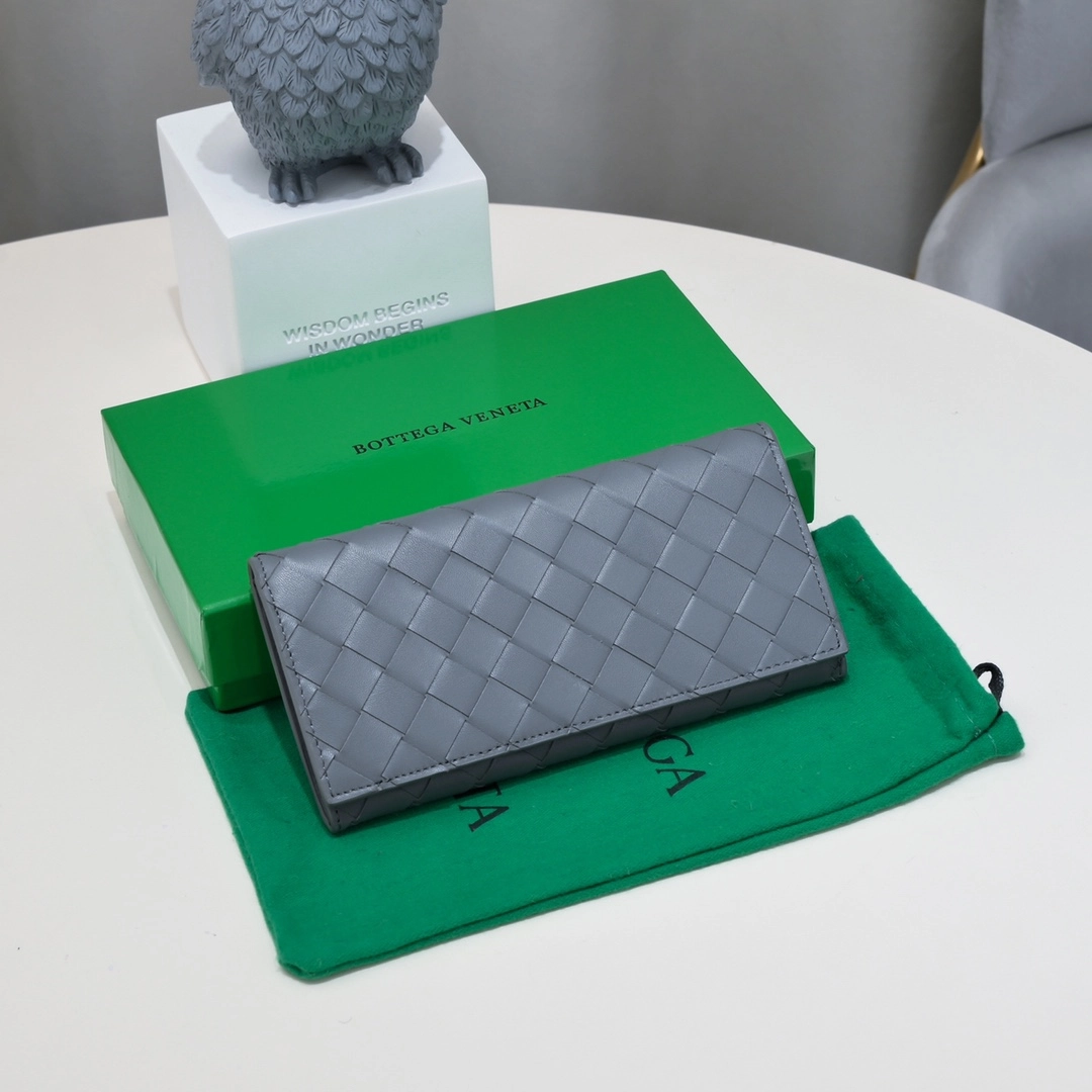 ボッテガ?ヴェネタ「Bottega Veneta」 カセット ロングウォレット
