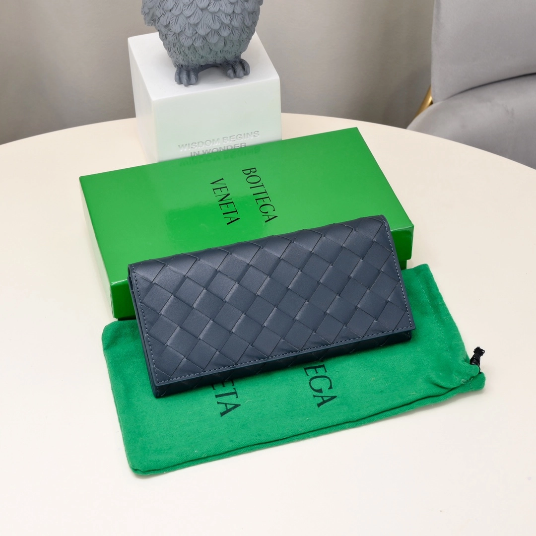 ボッテガ?ヴェネタ「Bottega Veneta」 カセット ロングウォレット