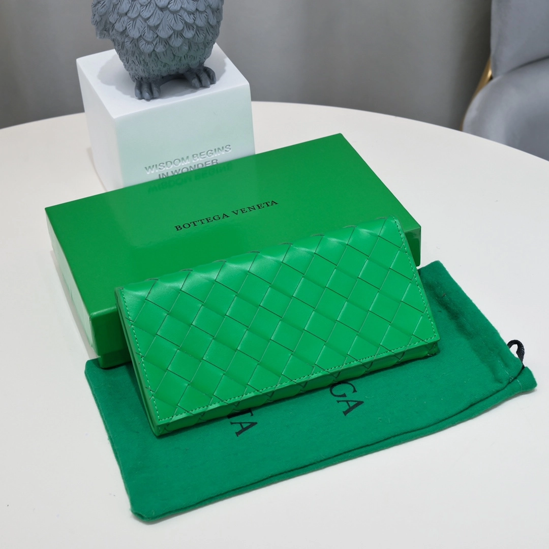 ボッテガ?ヴェネタ「Bottega Veneta」 カセット ロングウォレット