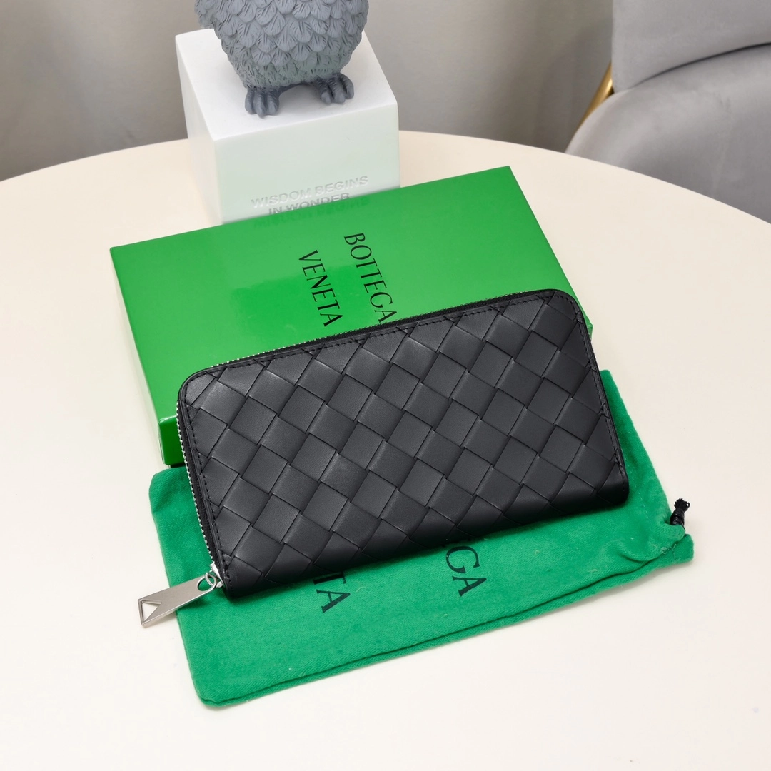 ボッテガ?ヴェネタ「Bottega Veneta」 カセット ロングウォレット