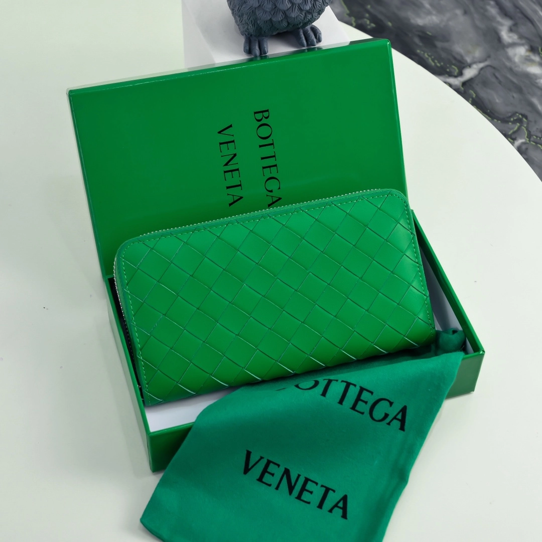 ボッテガ?ヴェネタ「Bottega Veneta」 カセット ロングウォレット