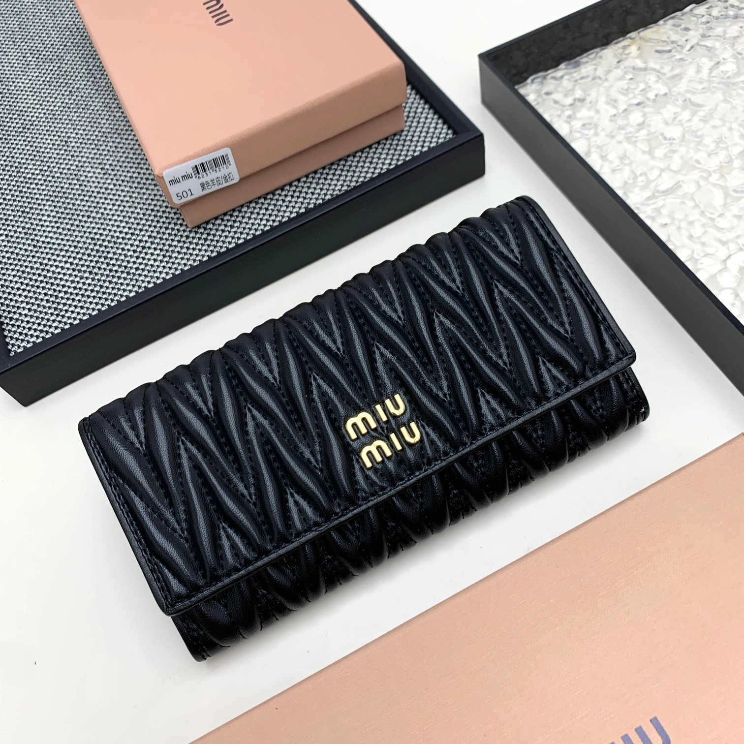ミュウミュウ ラージ マトラッセ ナッパレザー ウォレット「Matelassé Wallet」