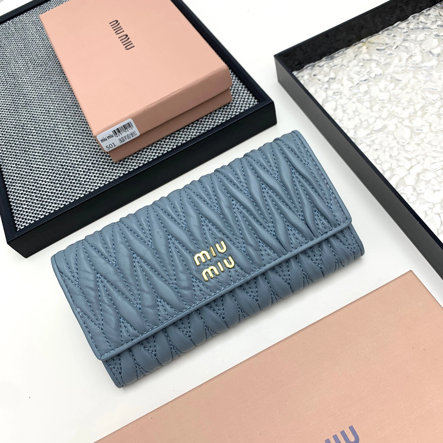 ミュウミュウ ラージ マトラッセ ナッパレザー ウォレット「Matelassé Wallet」