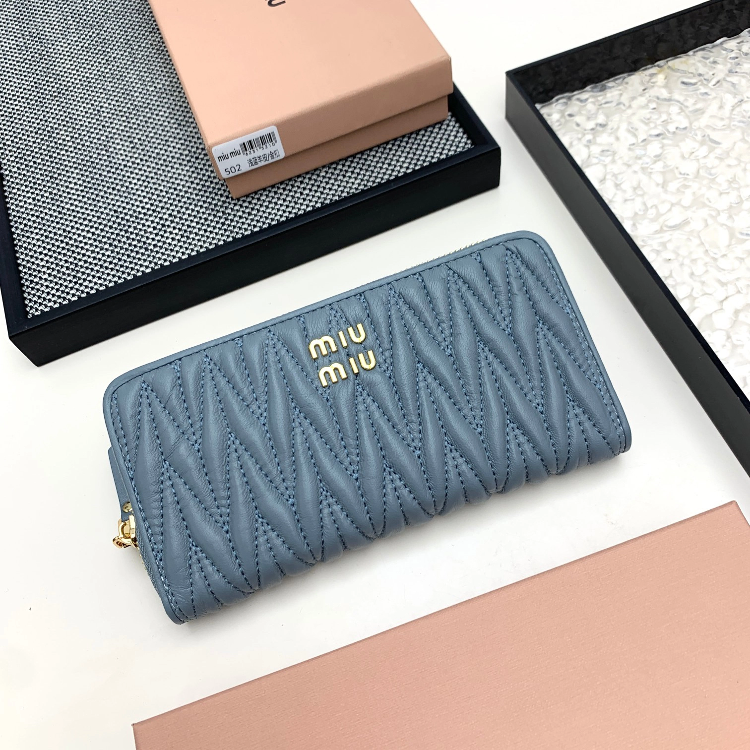 ミュウミュウ ラージ マトラッセ ナッパレザー ウォレット「Matelassé Wallet」