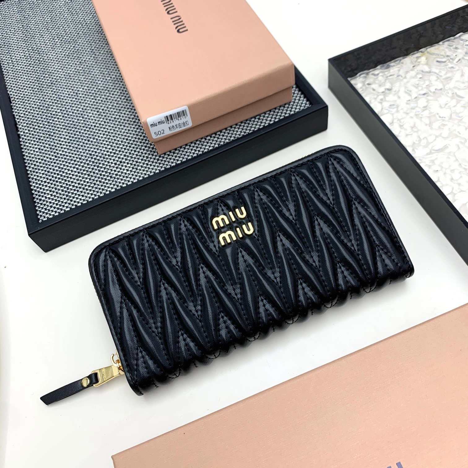 ミュウミュウ ラージ マトラッセ ナッパレザー ウォレット「Matelassé Wallet」