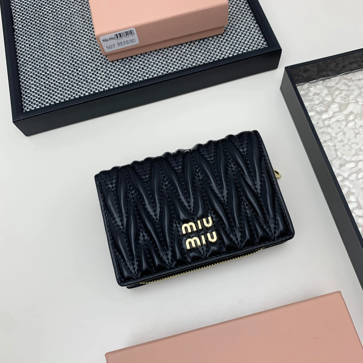 ミュウミュウ「Miu Miu」マテラッセレザー ジップアラウンド 折り財布