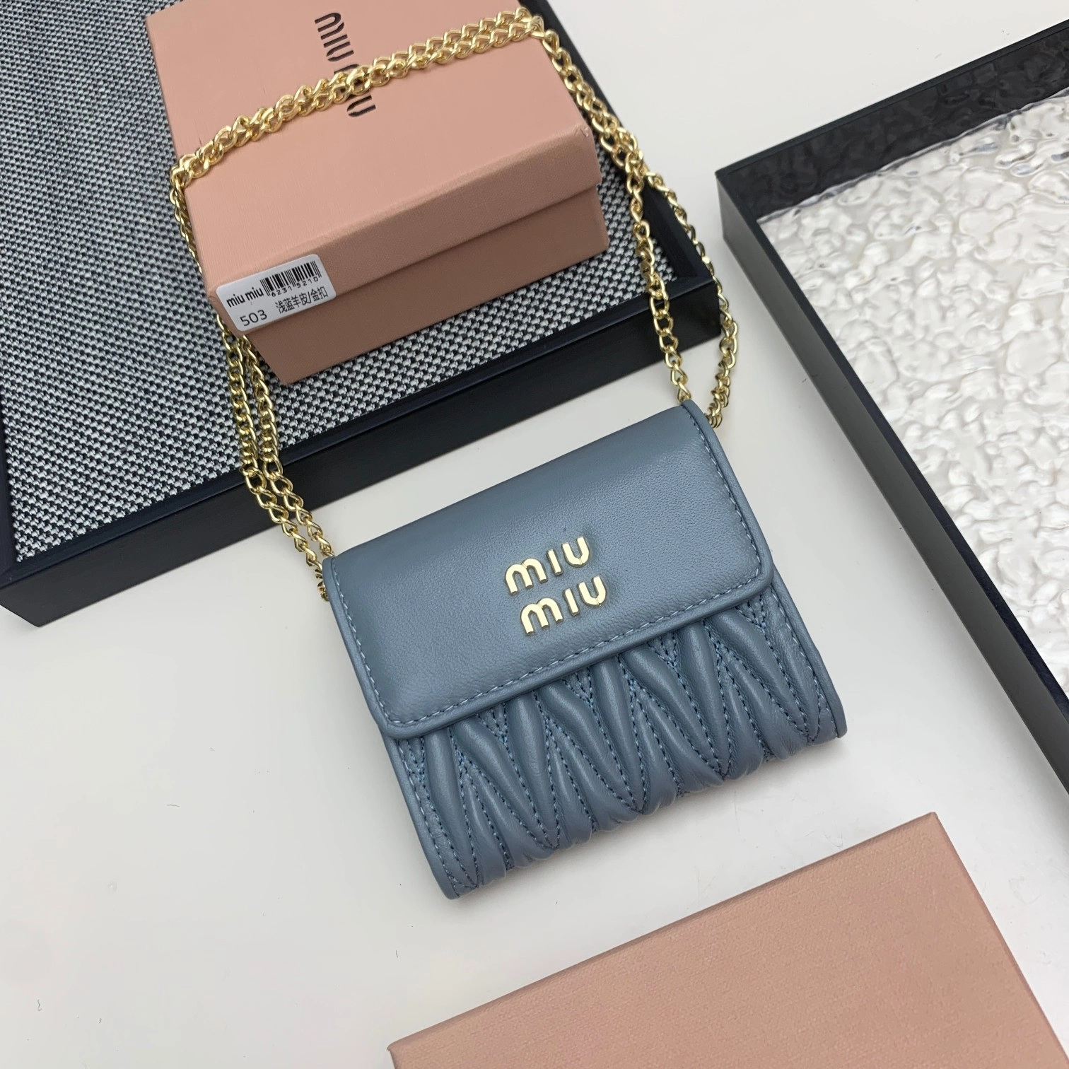 ミュウミュウ「Miu Miu」マテラッセレザー ジップアラウンド 折り財布