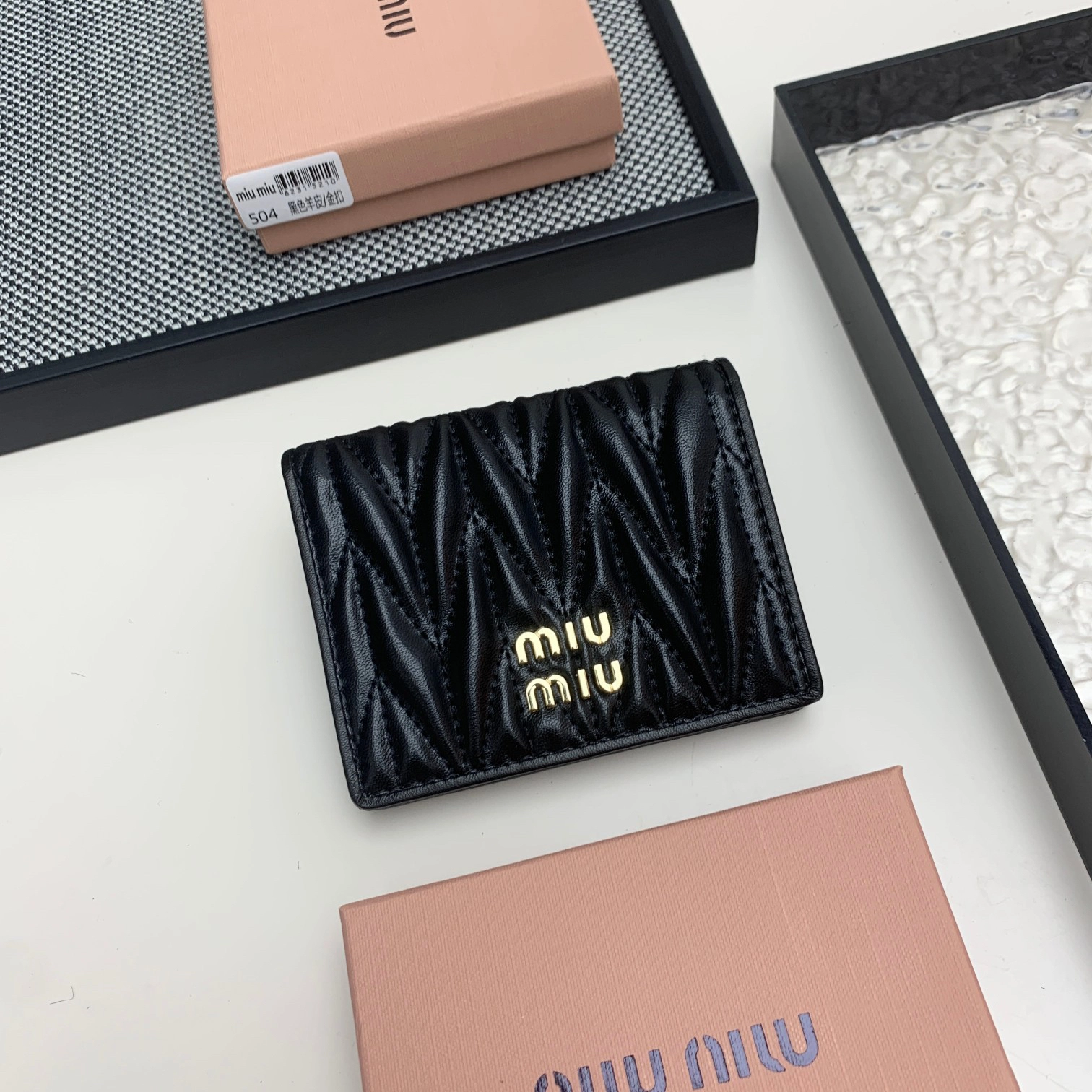 ミュウミュウ「Miu Miu」マテラッセレザー 折り財布
