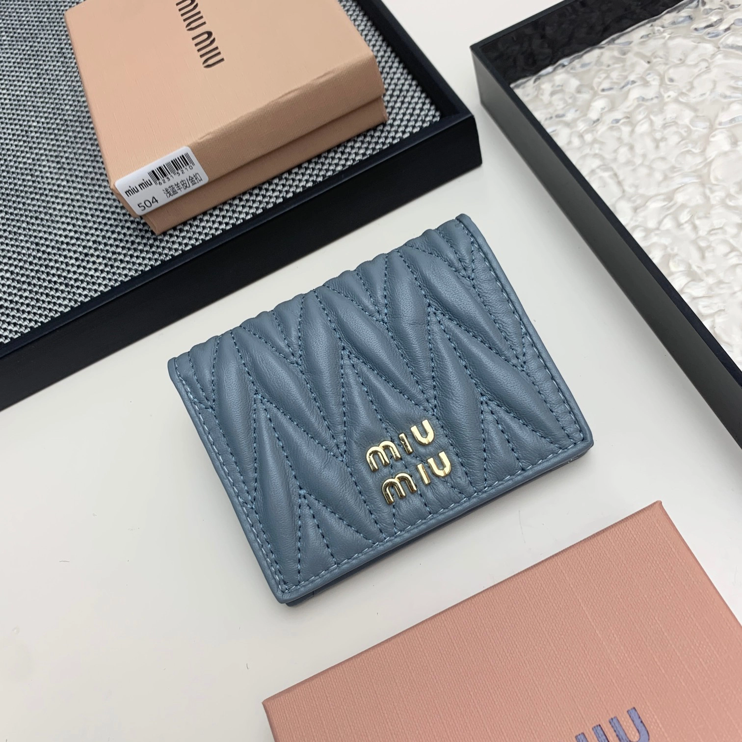ミュウミュウ「Miu Miu」マテラッセレザー 折り財布