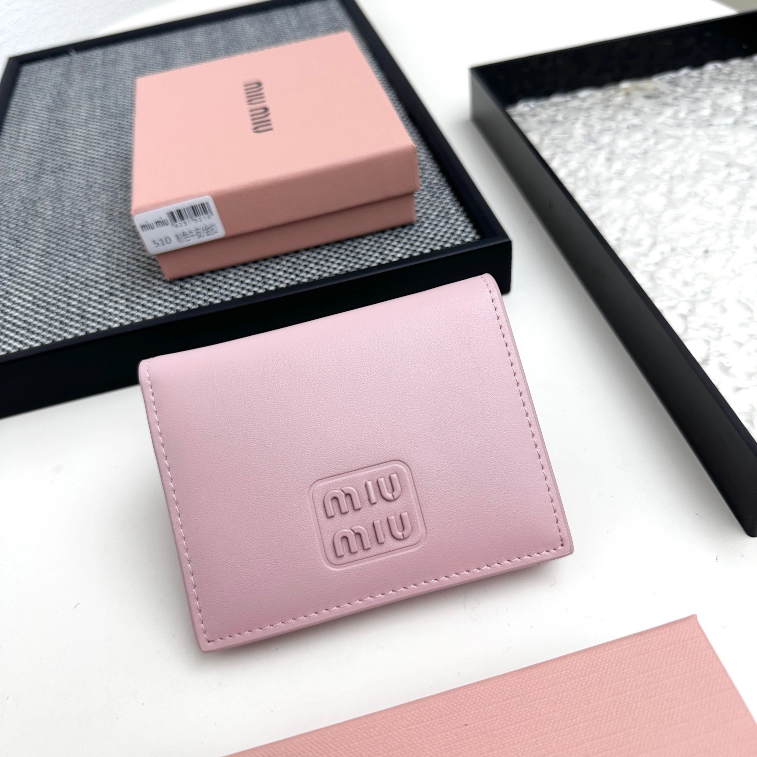 ミュウミュウ「Miu Miu」多機能二つ折りスモールウォレット