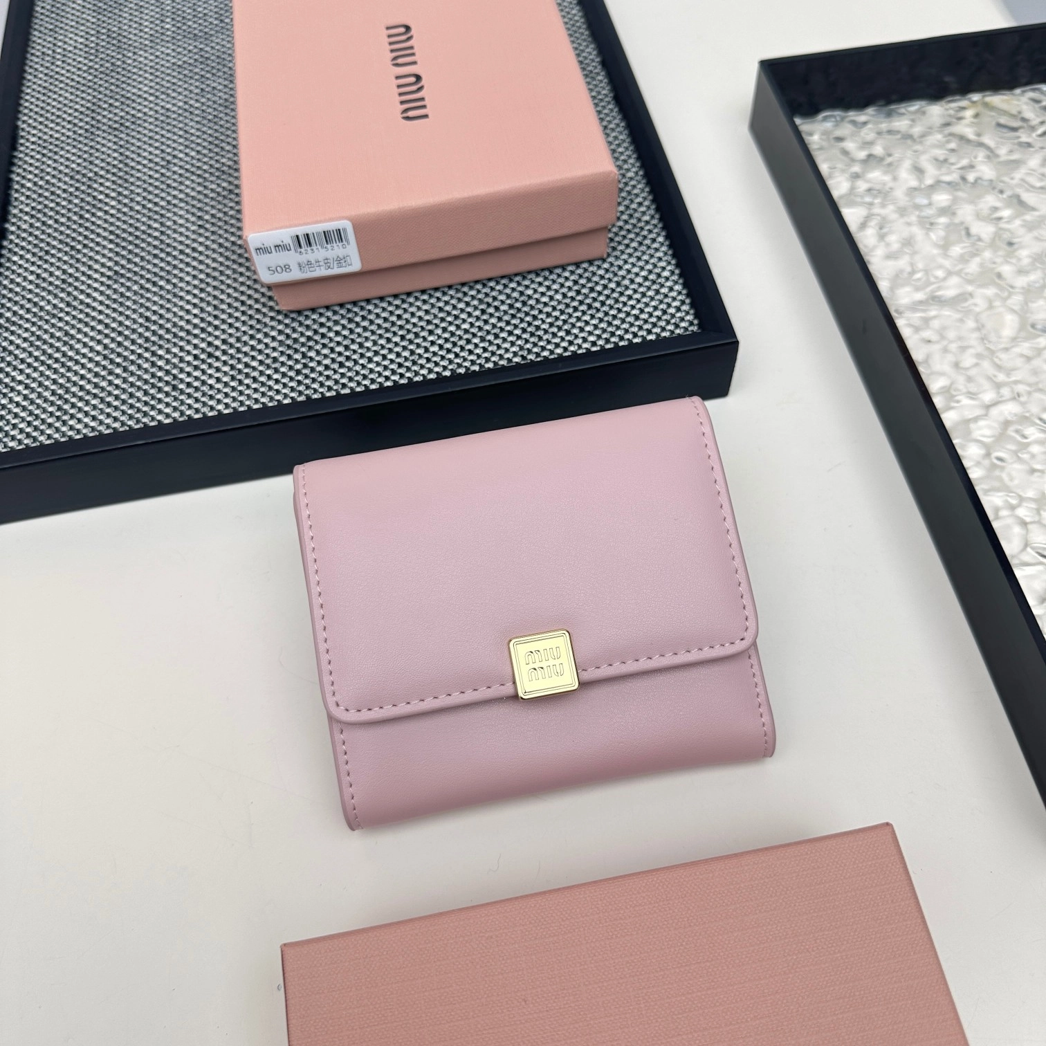 ミュウミュウ「Miu Miu」多機能二つ折りスモールウォレット