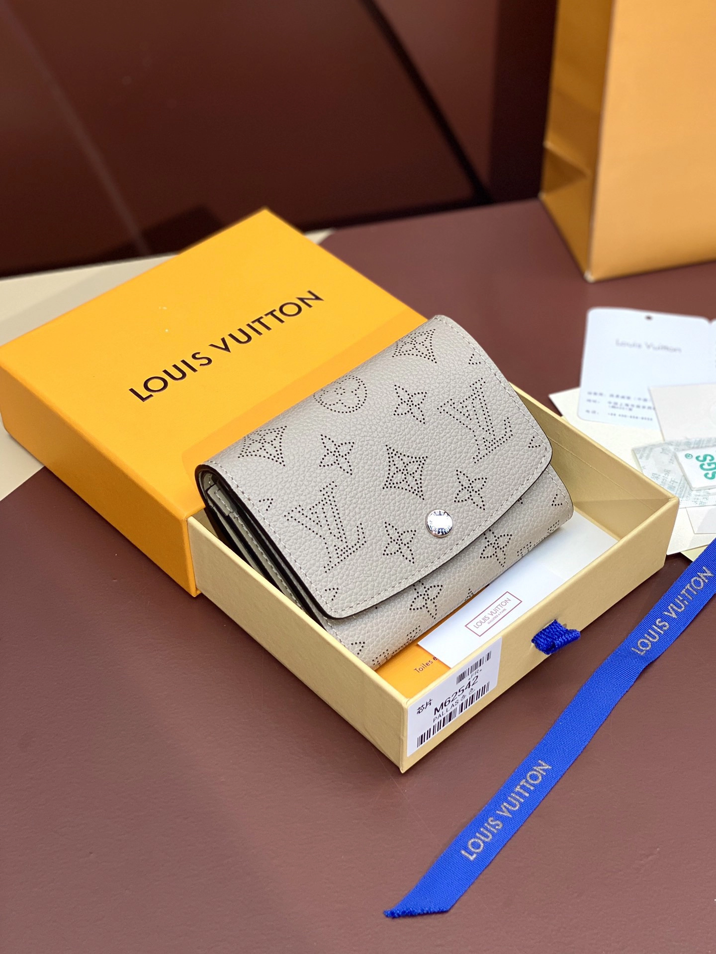 ルイ・ヴィトン「Louis Vuitton」ポルトフォイユ・イリス コンパクト