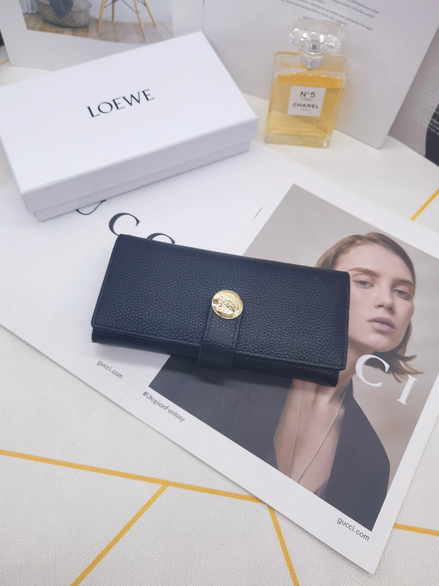 ロエベ「LOEWE」ぺブル バーティカル ウォレット ミディアム