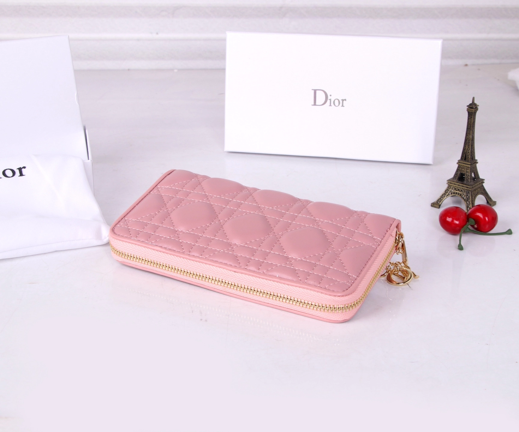 ディオール「Dior」Lady Dior Voyageur ウォレット