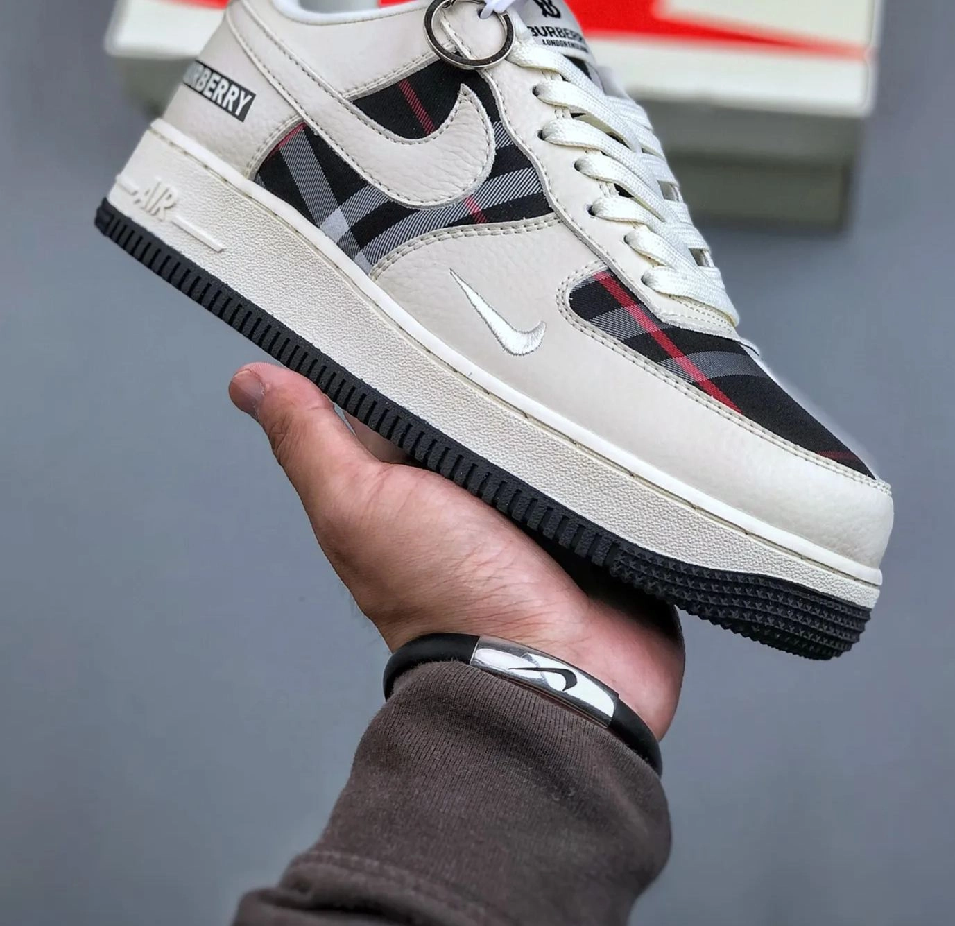 「コラボモデル」Burberry x Nike米黒コラボレーションモデル ローグループスニーカー
