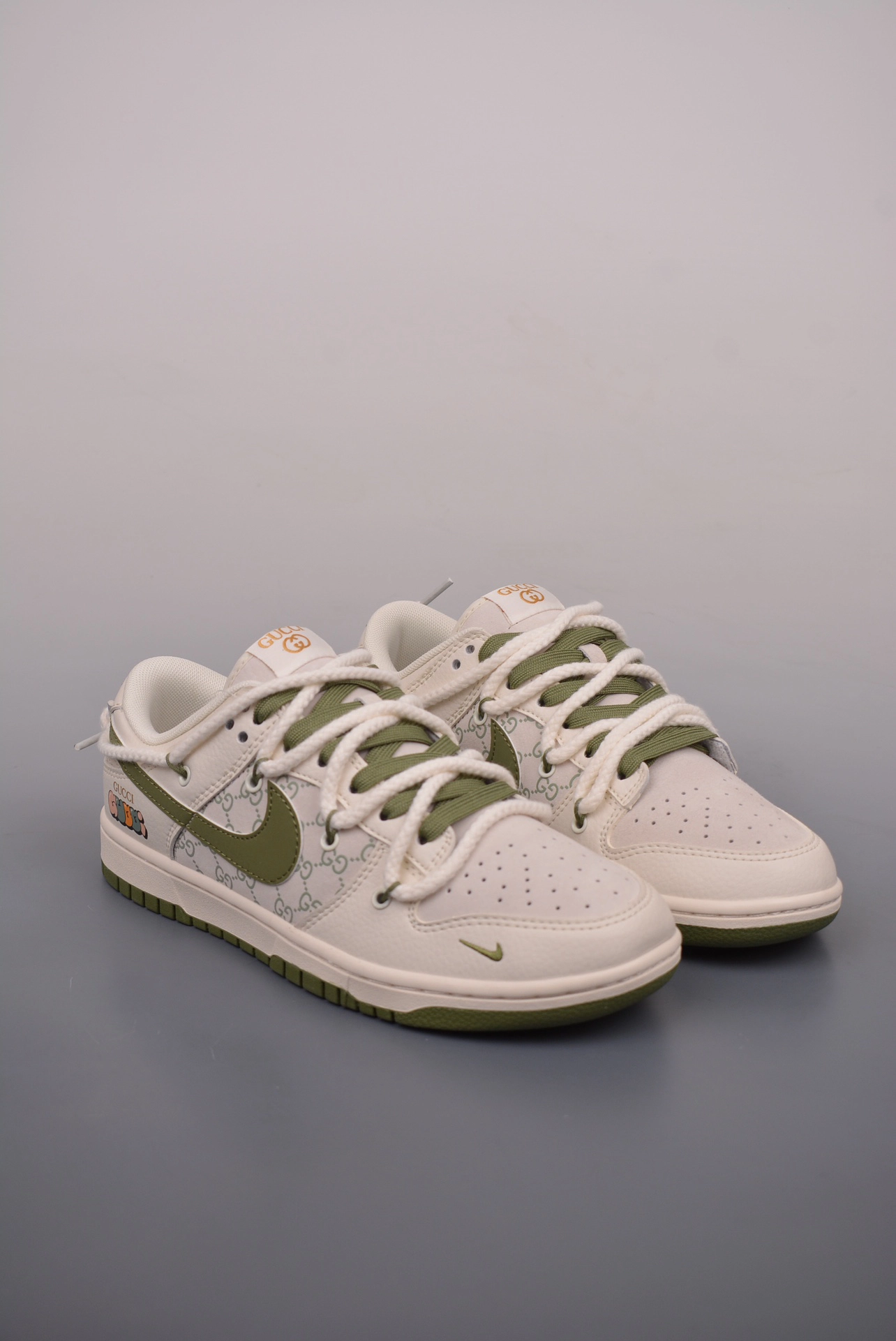 「コラボモデル」Gucci x Nike SB Dunk Low デコンストラクション ドローストリングスニーカー