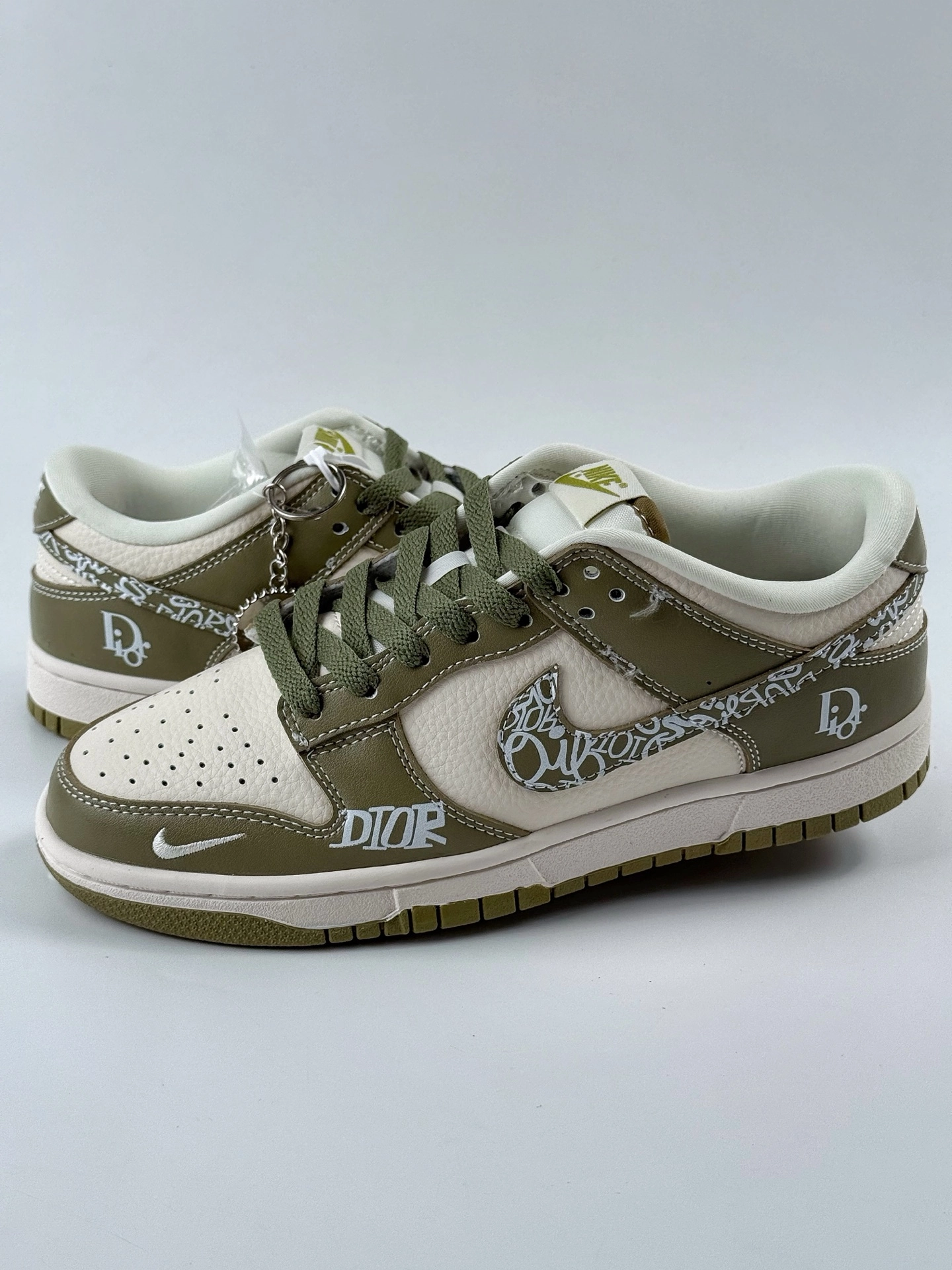 「コラボモデル」Nike SB Dunk Low x DIOR コラボレーション スケートボードシューズ