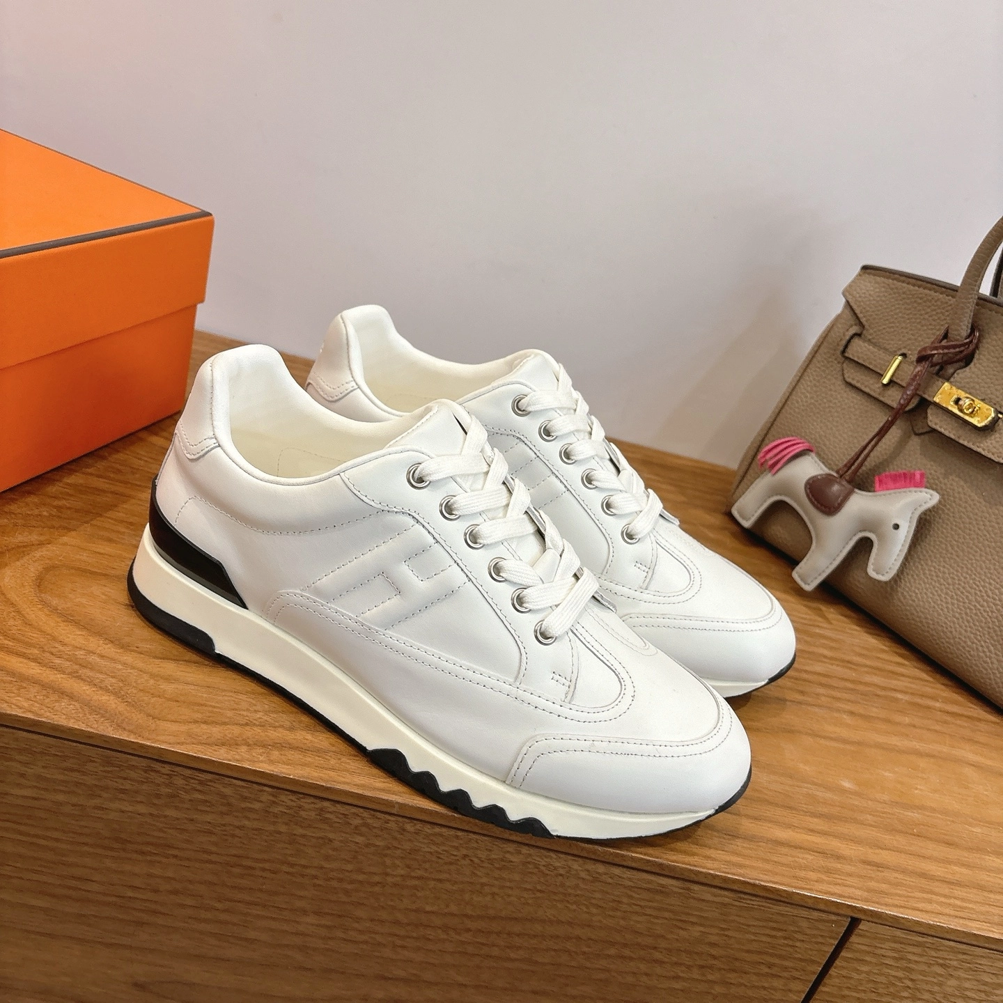エルメス トレイルシリーズ カジュアルスニーカー「Trail sneaker」