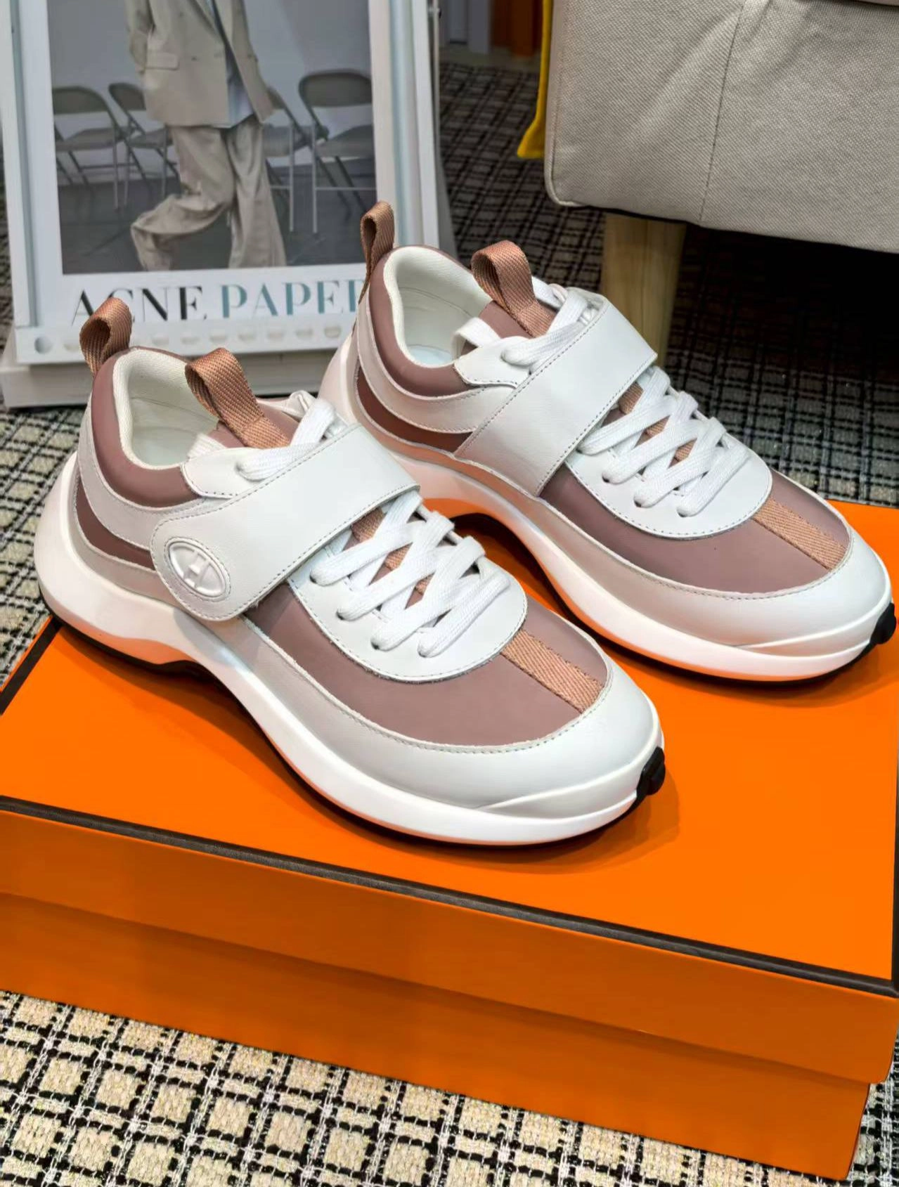 エルメス ループシリーズ カジュアルスニーカー「Loop sneaker」