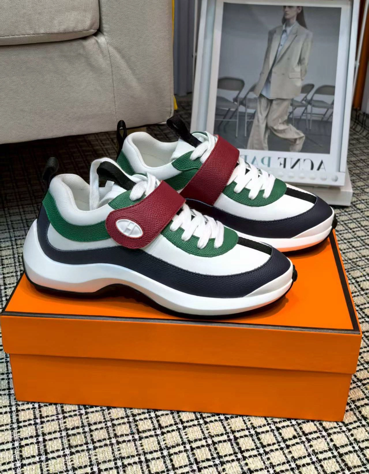 エルメス ループシリーズ カジュアルスニーカー「Loop sneaker」