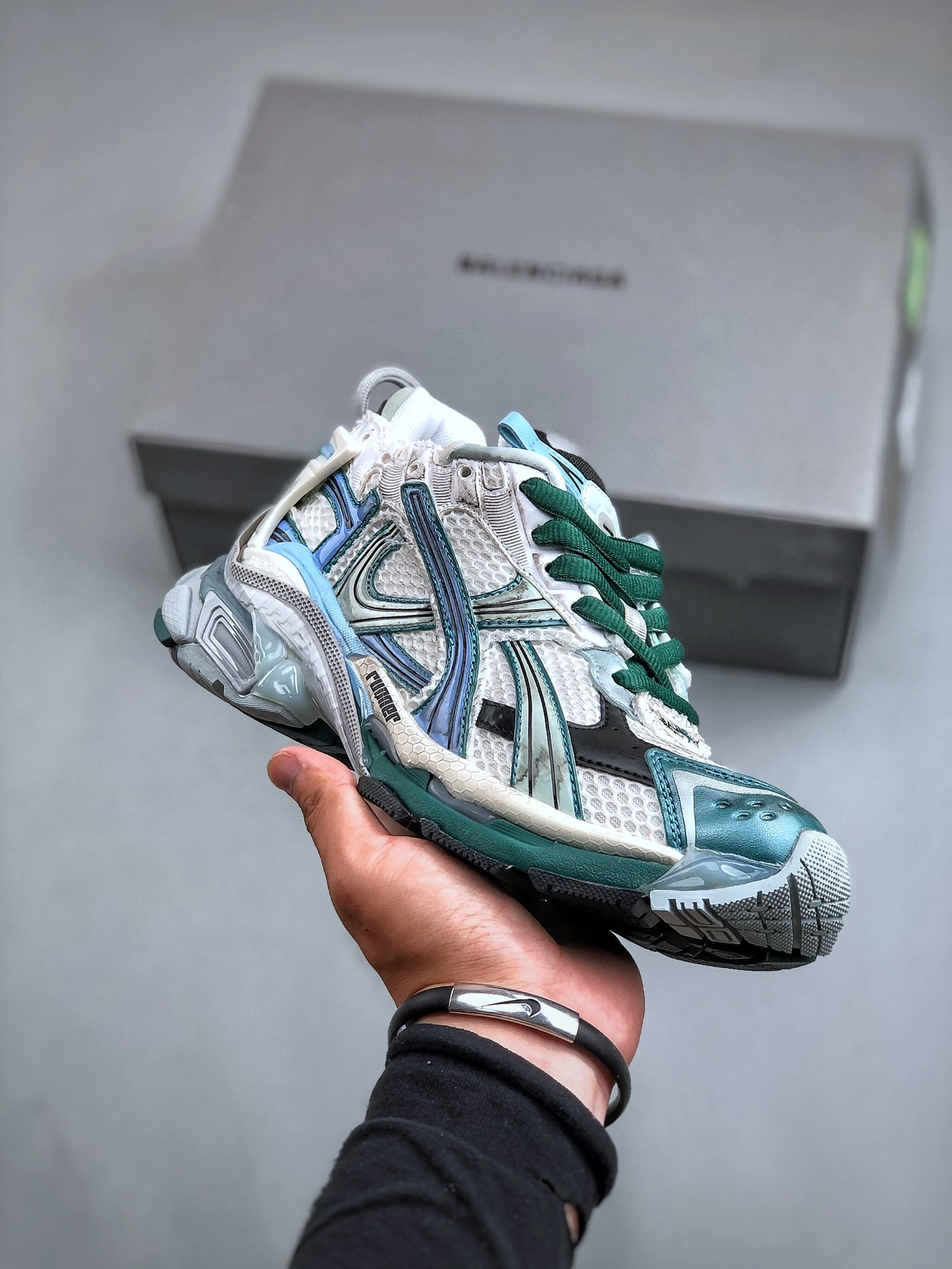 バレンシアガ ランナー スニーカー「Runner Sneaker」