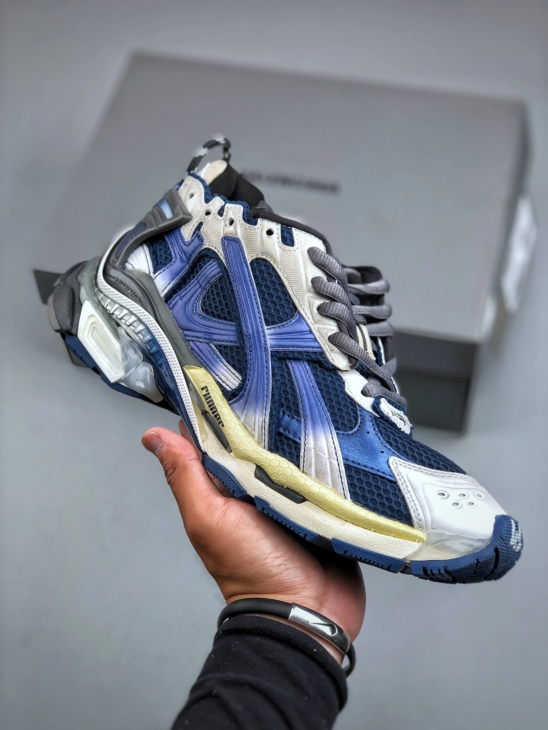 バレンシアガ ランナー スニーカー「Runner Sneaker」