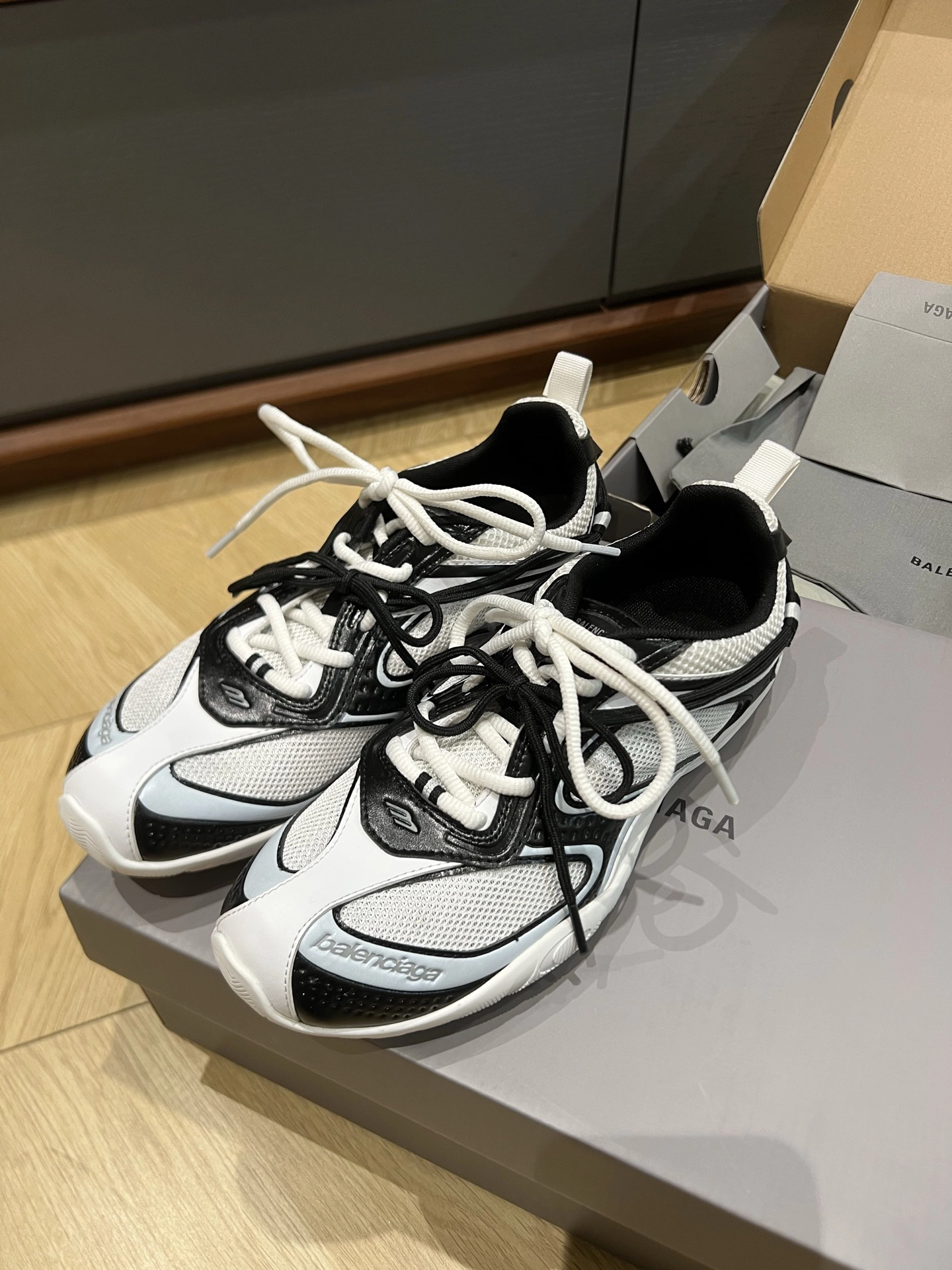 バレンシアガ レーダー スニーカー「Radar Sneaker」