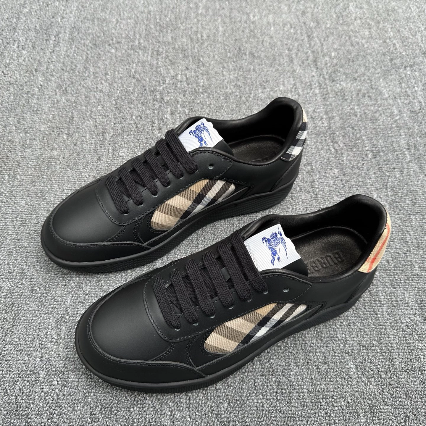 バーバリー レザー&チェック テラススニーカー「Leather and Check Terrace Sneakers」