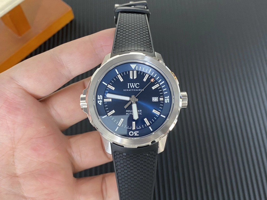 アイ・ダブリュー・シー「IWC」アクアタイマー ブルーダイアル腕時計 42mm