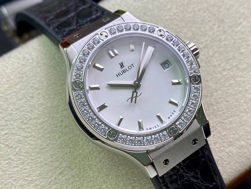 ウブロ［Hublot］クラシックフュージョン レディースウォッチ33MM