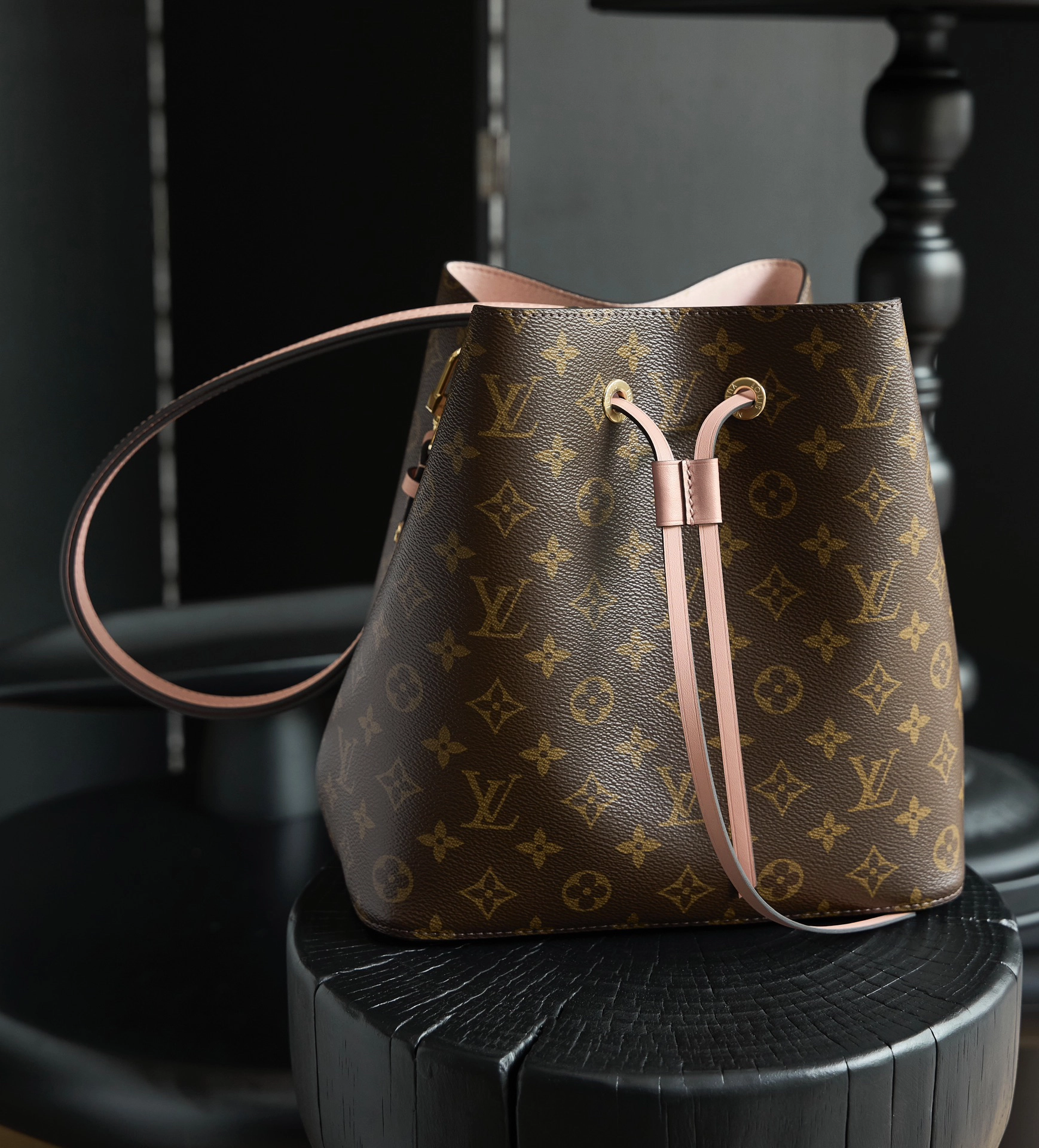 ルイ・ヴィトン「Louis Vuitton」 ネオノエ BB モノグラム エピ ショルダーバッグ